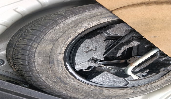 2016 Skoda Octavia 2.0 TDI CR AMBITION AT, Diesel, Automatic, 1,29,906 km, tyre