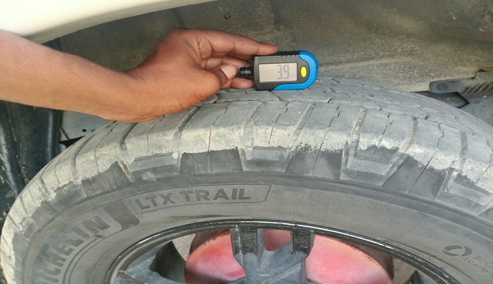 2015 Mahindra Scorpio S10, Diesel, Manual, 2,09,209 km, tyre