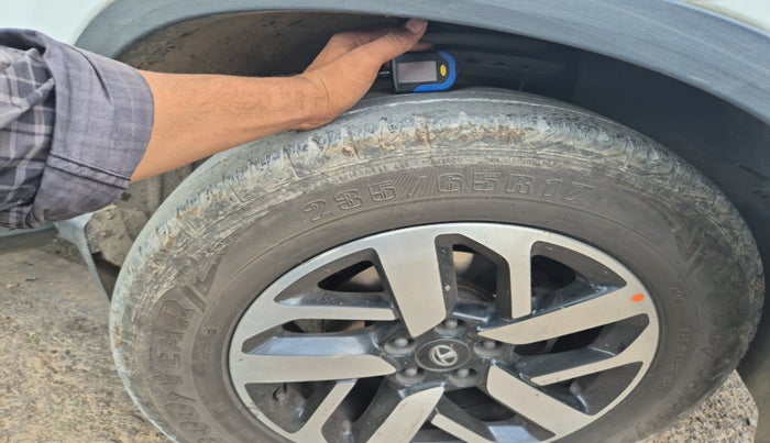 2021 Tata Harrier XZA PLUS 2.0L, Diesel, Automatic, 1,29,555 km, tyre