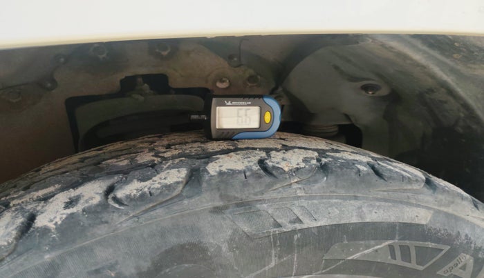 2015 Mahindra TUV300 T8, Diesel, Manual, 85,953 km, tyre