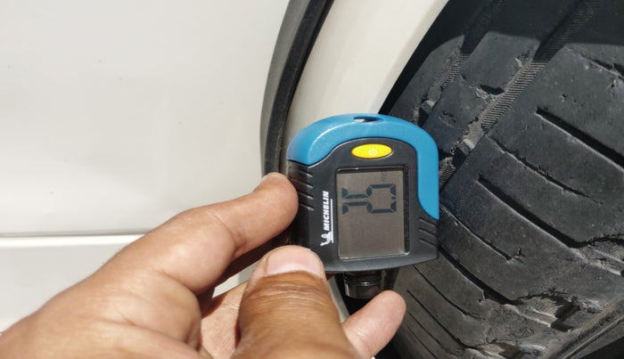 2015 Mahindra TUV300 T8, Diesel, Manual, 85,953 km, tyre