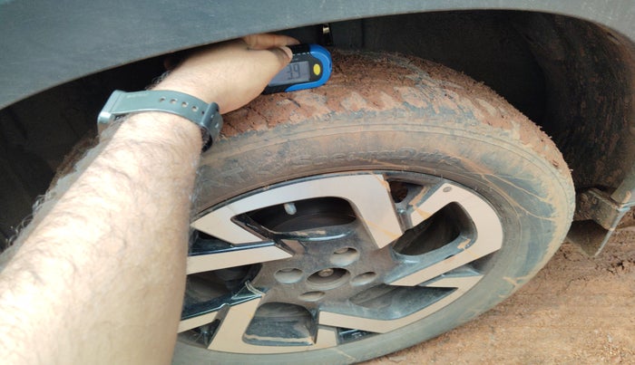 2022 Nissan MAGNITE XV TURBO CVT, Petrol, Automatic, 23,777 km, tyre