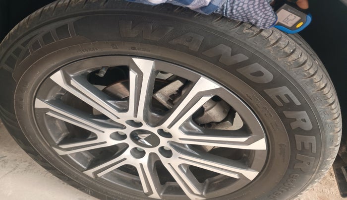 2024 Mahindra XUV700 AX 7 D MT 7 STR, Diesel, Manual, 25,016 km, tyre