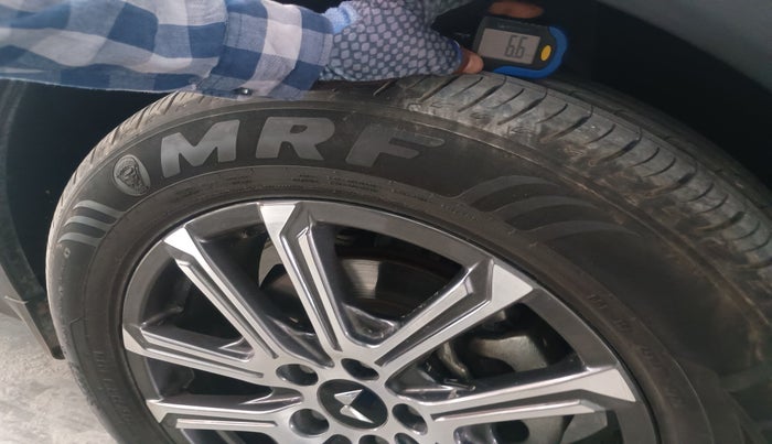 2024 Mahindra XUV700 AX 7 D MT 7 STR, Diesel, Manual, 25,016 km, tyre