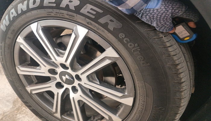 2024 Mahindra XUV700 AX 7 D MT 7 STR, Diesel, Manual, 25,016 km, tyre