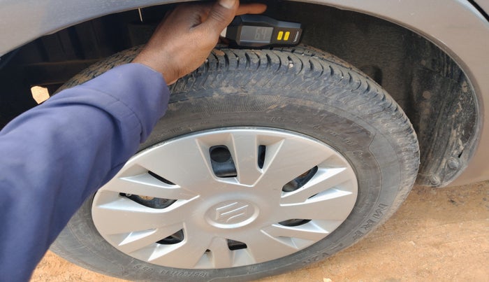 2013 Maruti Swift LXI, Petrol, Manual, 64,702 km, tyre