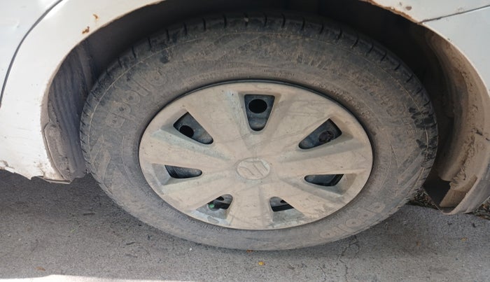 2010 Maruti Swift VXI 1.3, Petrol, Manual, 3,47,637 km, tyre