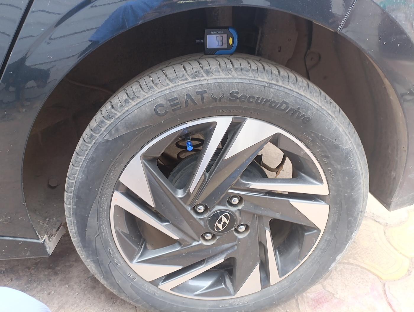 2021 Hyundai NEW I20 ASTA (O) 1.2 MT, Petrol, Manual, 26,924 km, tyre