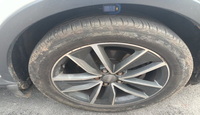 2017 Audi Q3 35 TDI Quattro, Diesel, Automatic, 1,24,158 km, tyre