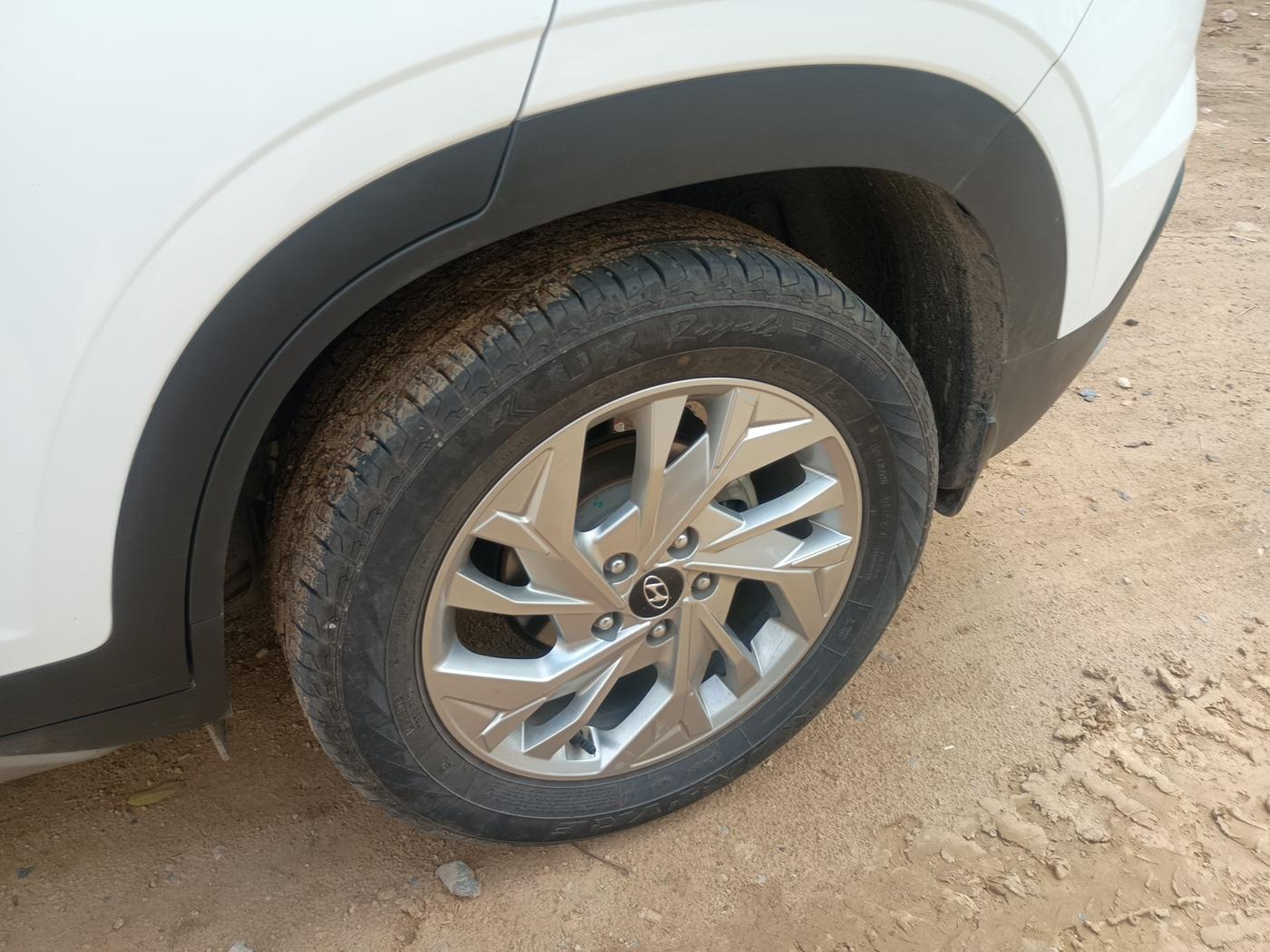 2022 Hyundai Creta SX EXECUTIVE 1.5 PETROL, Petrol, Manual, 28,626 km, tyre