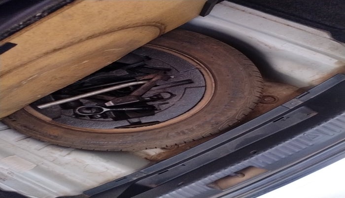 2015 Skoda Octavia ELEGANCE 1.8 TSI AT, Petrol, Automatic, 1,23,920 km, tyre