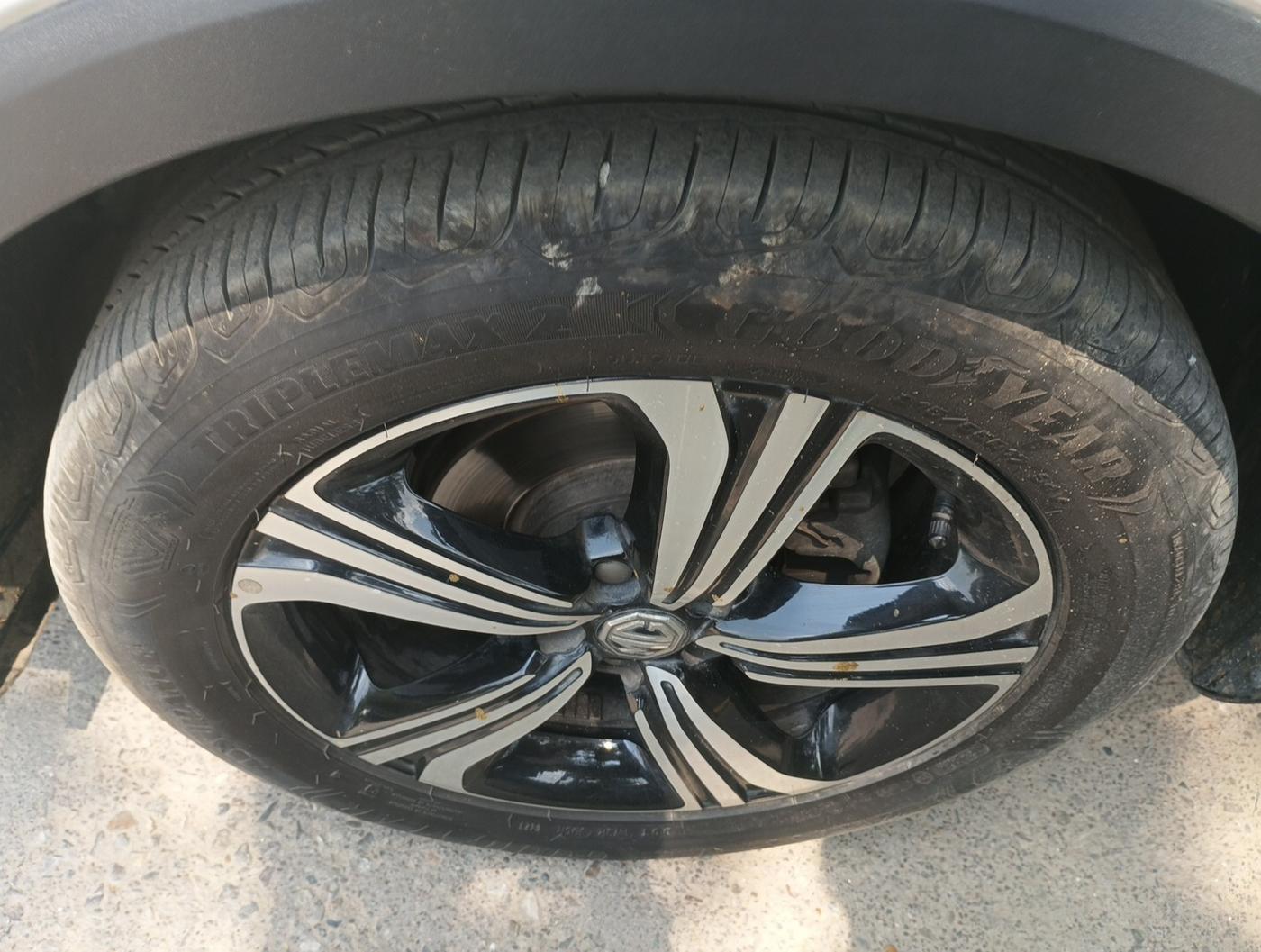 2023 MG ASTOR SAVVY 1.5 CVT, Petrol, Automatic, 24,778 km, tyre