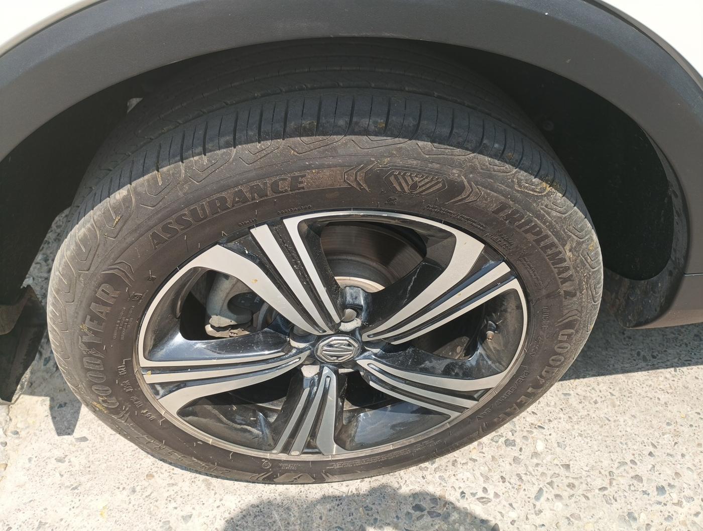 2023 MG ASTOR SAVVY 1.5 CVT, Petrol, Automatic, 24,778 km, tyre