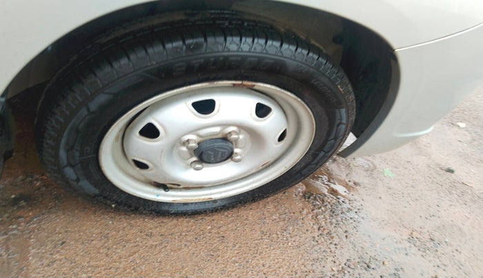 2010 Maruti Zen Estilo LXI, Petrol, Manual, 15,208 km, tyre