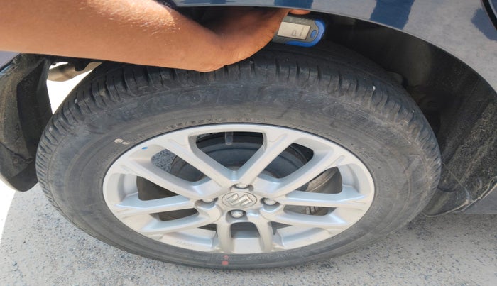 2023 Maruti Swift ZXI AMT, Petrol, Automatic, 22,144 km, tyre