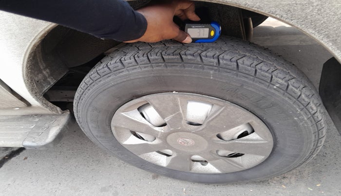 2015 Maruti Eeco 5 STR WITH A/C+HTR, Petrol, Manual, 54,036 km, tyre