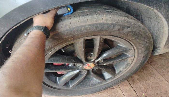 2013 Mini Cooper Countryman 1.6 one 5 Door, Petrol, Automatic, 70,177 km, tyre