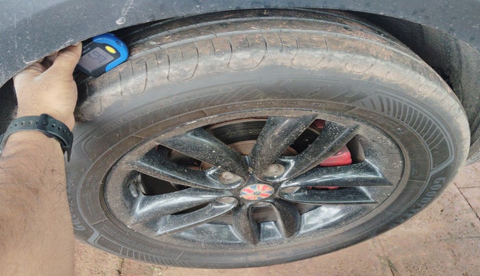 2013 Mini Cooper Countryman 1.6 one 5 Door, Petrol, Automatic, 70,177 km, tyre