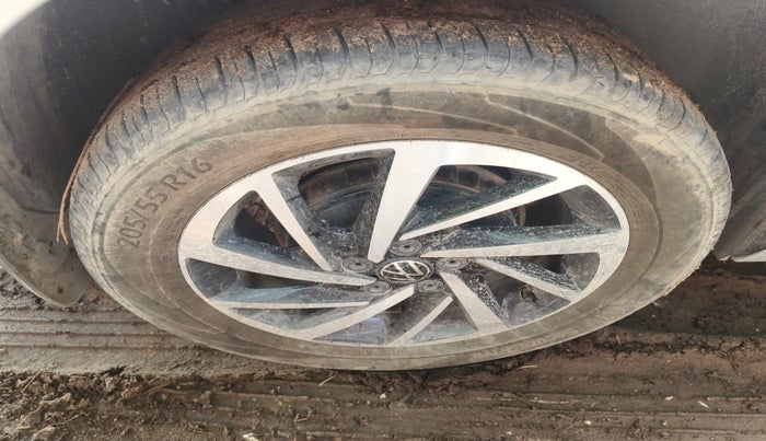 2023 Volkswagen VIRTUS TOPLINE TSI 1.0 MT, Petrol, Manual, 61,467 km, tyre