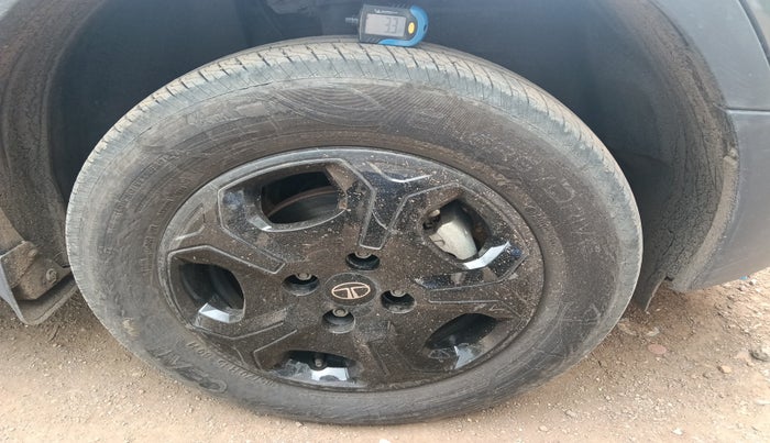 2024 Tata PUNCH ACCOMPLISHED MT CNG, Petrol, Manual, 13,500 km, tyre