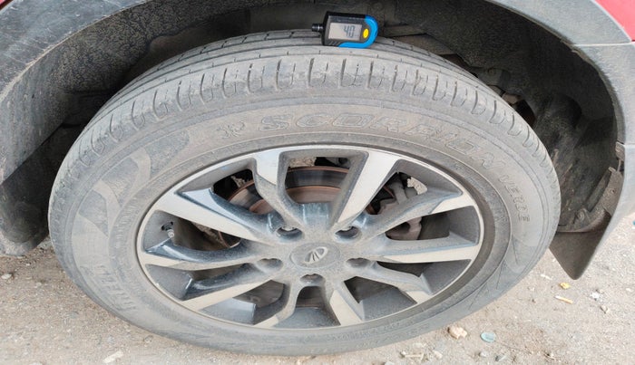 2018 Mahindra XUV500 W11 AT, Diesel, Automatic, 1,11,220 km, tyre