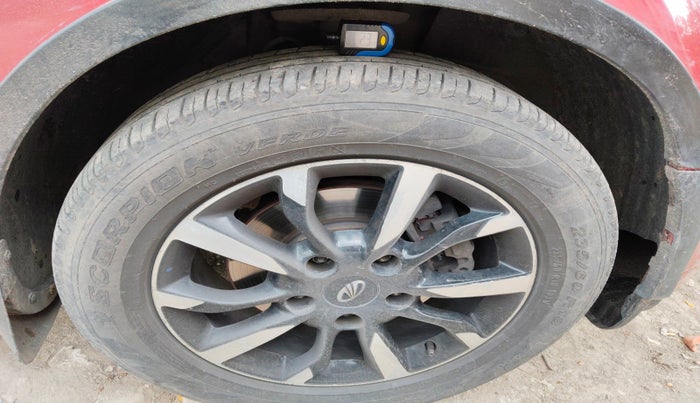 2018 Mahindra XUV500 W11 AT, Diesel, Automatic, 1,11,220 km, tyre