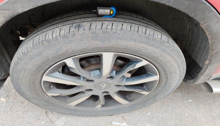 2018 Mahindra XUV500 W11 AT, Diesel, Automatic, 1,11,220 km, tyre