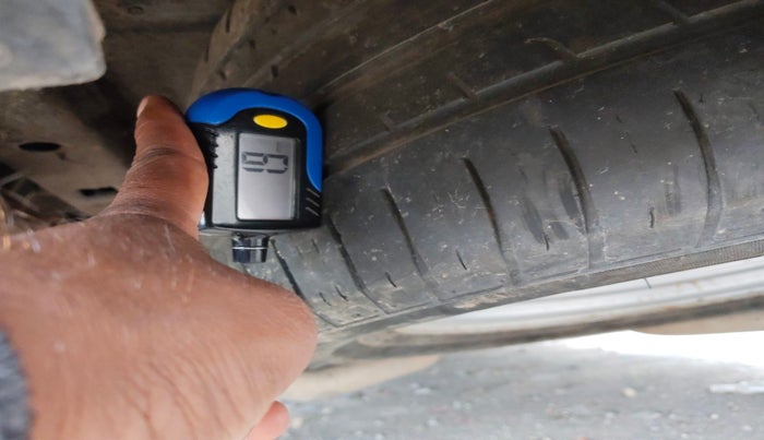 2018 Mahindra XUV500 W11 AT, Diesel, Automatic, 1,11,220 km, tyre