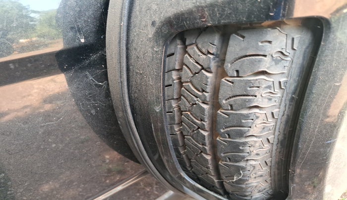 2016 Mahindra TUV300 T8, Diesel, Manual, 84,004 km, tyre