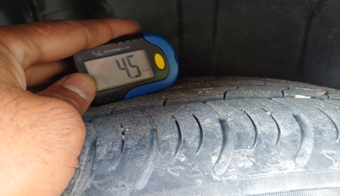 2022 Maruti XL6 ALPHA PLUS MT, Petrol, Manual, 51,878 km, tyre