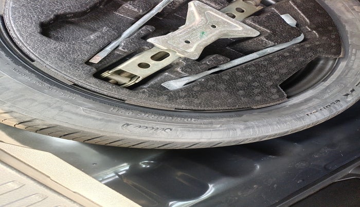 2021 Maruti Vitara Brezza LXI, Petrol, Manual, 45,634 km, tyre