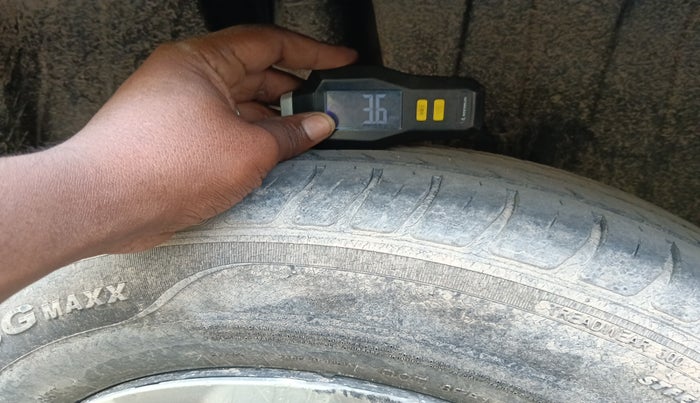 2018 Maruti Swift VXI AMT, Petrol, Automatic, 36,418 km, tyre