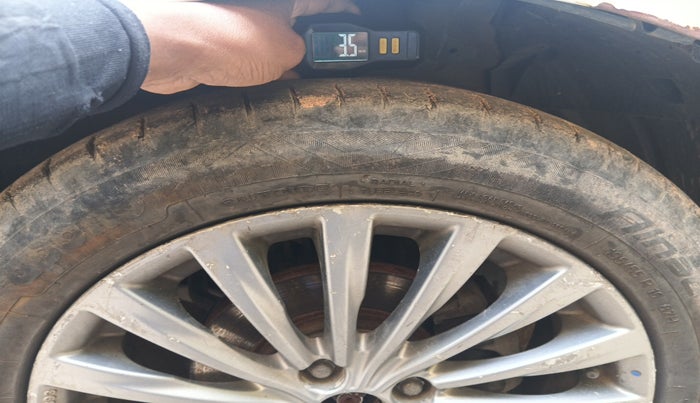 2015 Maruti Ciaz ZXI, Petrol, Manual, 55,473 km, tyre