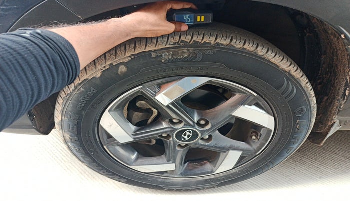 2022 Hyundai VENUE SX 1.5 (O) EXECUTIVE CRDI, Diesel, Manual, 32,623 km, tyre