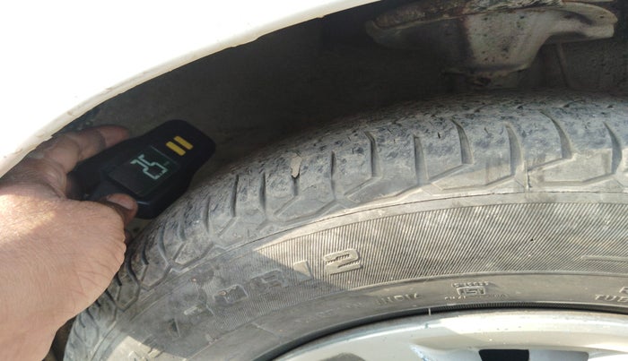 2012 Hyundai Eon ERA, Petrol, Manual, 1,41,334 km, tyre