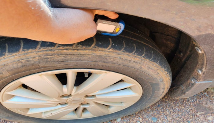 2015 Maruti Swift ZXI, Petrol, Manual, 68,618 km, tyre