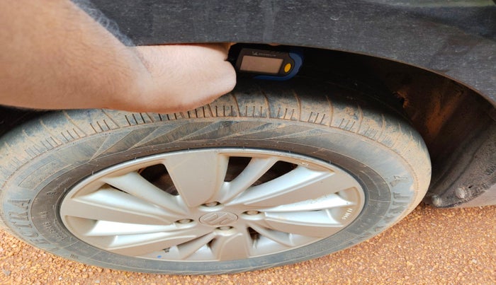 2015 Maruti Swift ZXI, Petrol, Manual, 68,618 km, tyre