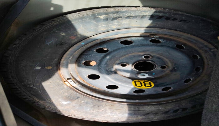 2015 Maruti Swift ZXI, Petrol, Manual, 68,618 km, tyre