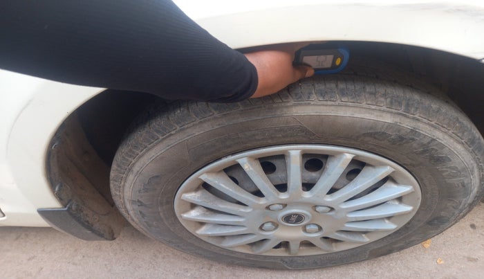 2015 Maruti Swift VXI, Petrol, Manual, 61,938 km, tyre