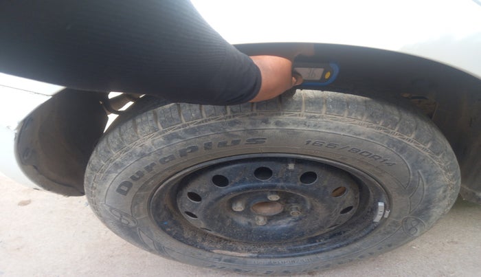 2015 Maruti Swift VXI, Petrol, Manual, 61,938 km, tyre