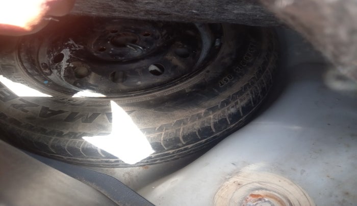 2015 Maruti Swift VXI, Petrol, Manual, 61,938 km, tyre