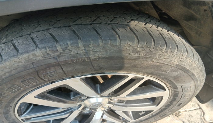 2017 Toyota Fortuner 2.8 4X4 MT, Diesel, Manual, 3,01,388 km, tyre