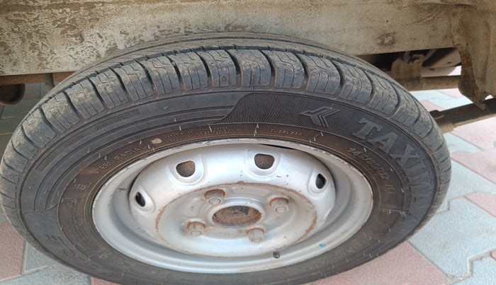 2017 Maruti OMNI E STD, Petrol, Manual, 1,25,792 km, tyre