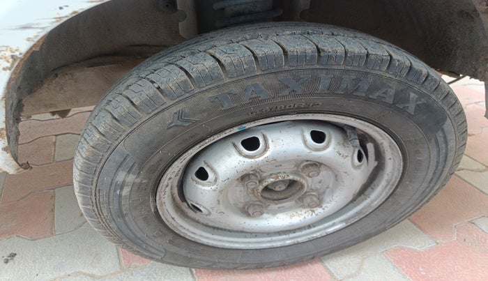 2017 Maruti OMNI E STD, Petrol, Manual, 1,25,792 km, tyre