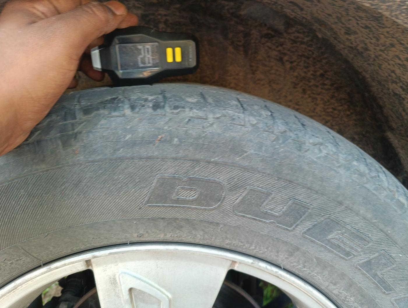 2015 Mahindra XUV500 W8, Diesel, Manual, 1,91,000 km, tyre