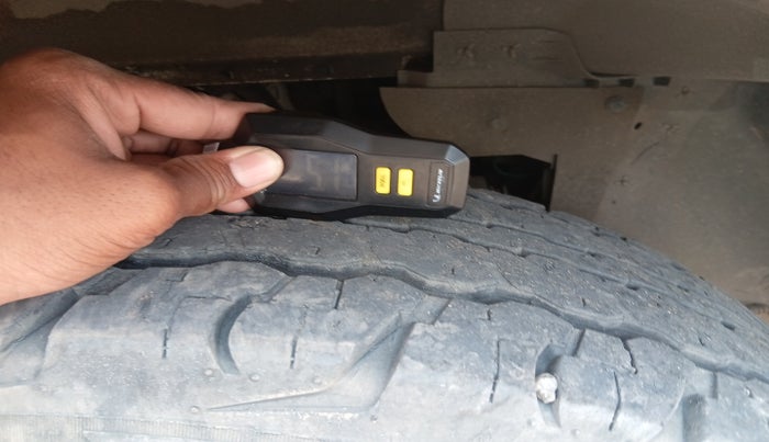 2010 Mahindra Scorpio VLX 2WD AIRBAG BS-III, Diesel, Manual, 1,99,338 km, tyre