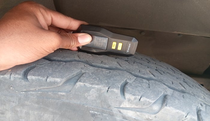 2010 Mahindra Scorpio VLX 2WD AIRBAG BS-III, Diesel, Manual, 1,99,338 km, tyre