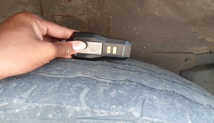 2010 Mahindra Scorpio VLX 2WD AIRBAG BS-III, Diesel, Manual, 1,99,338 km, tyre