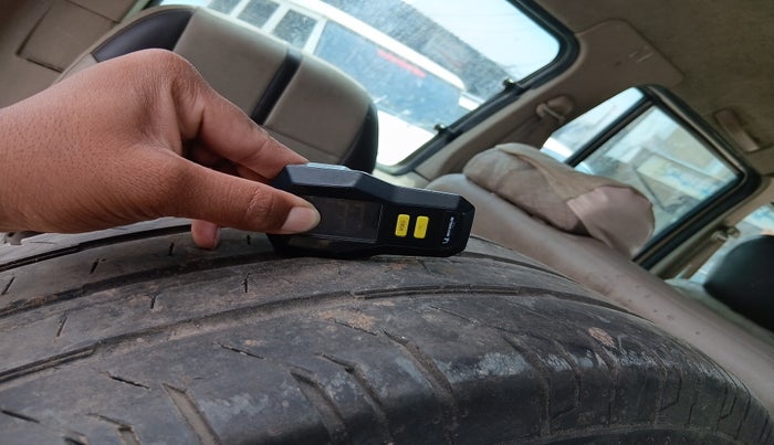 2010 Mahindra Scorpio VLX 2WD AIRBAG BS-III, Diesel, Manual, 1,99,338 km, tyre