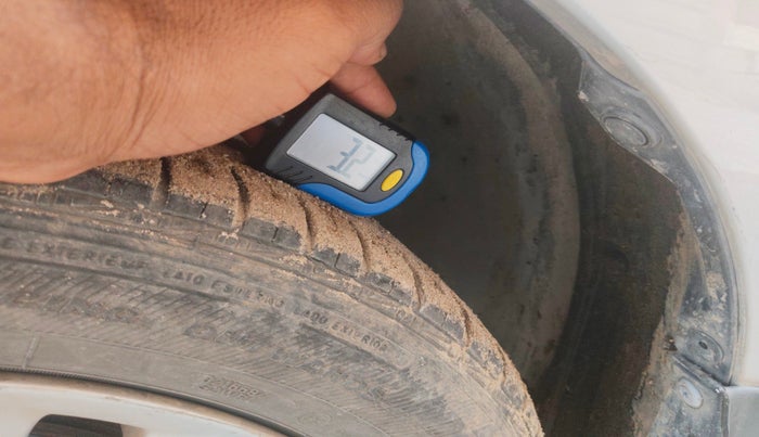 2011 Toyota Etios V, Petrol, Manual, 70,490 km, tyre